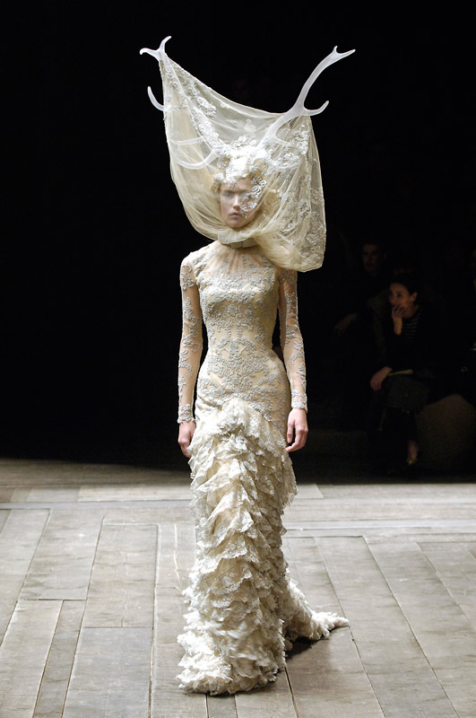 5._Tulle_and_lace_dress_with_veil_and_antlers_Widows_of_Culloden_AW_200607._Model_Raquel_Zimmerman_VIVA_London._Image_firstVIEW